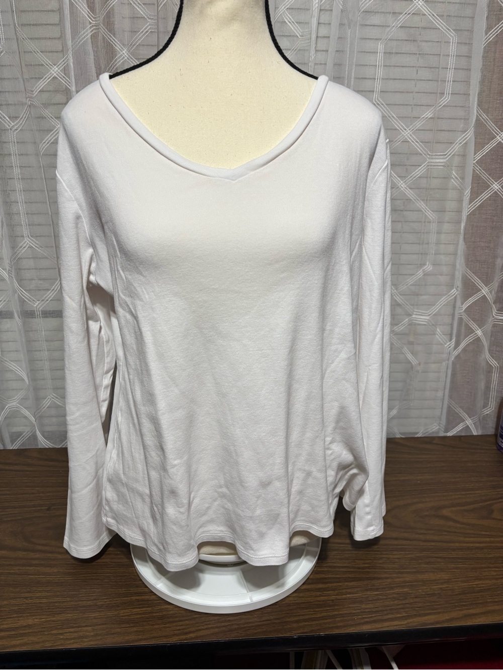 Classic XLWomen's White V-Neck Long Sleeve Top no name 100% cotton tag 23”p2p23L